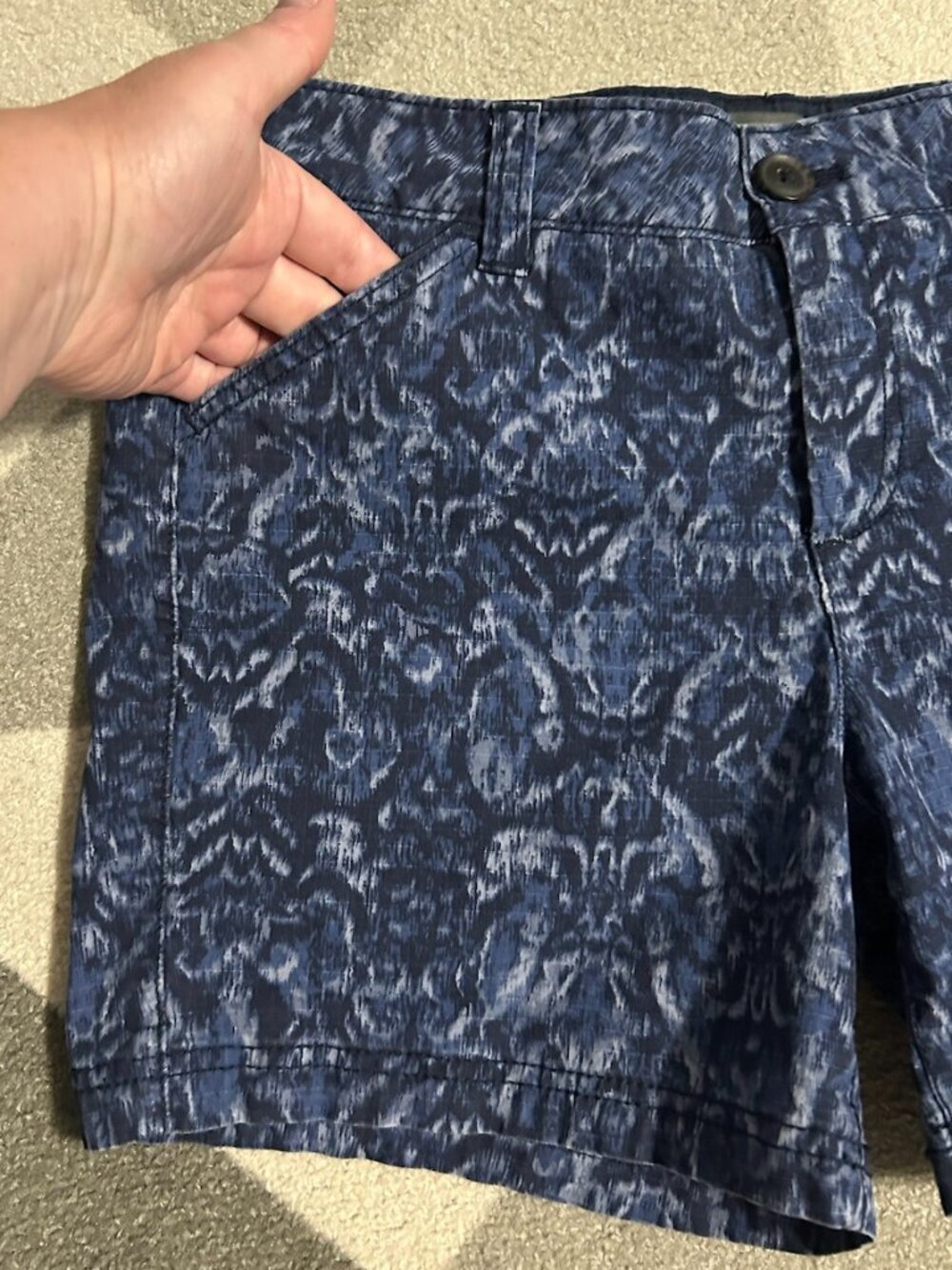 Eddie Bauer Navy/Blues Abstract Ikat Pattern 5" Inseam Shorts Women's Size 10‎